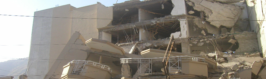 Ein durch Erdbeben eingestürztes Haus.